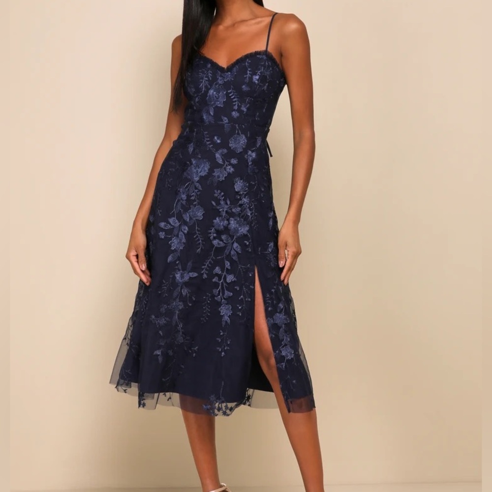 Lulu’s - Navy Blue Tulle Embroidered Midi Dress (Size: Small)